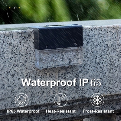 IP65 Đèn sàn năng lượng mặt trời màu trắng ấm áp ngoài trời Hàng rào cầu thang 2700K Đèn sàn dẫn năng lượng mặt trời được cung cấp năng lượng mặt trời